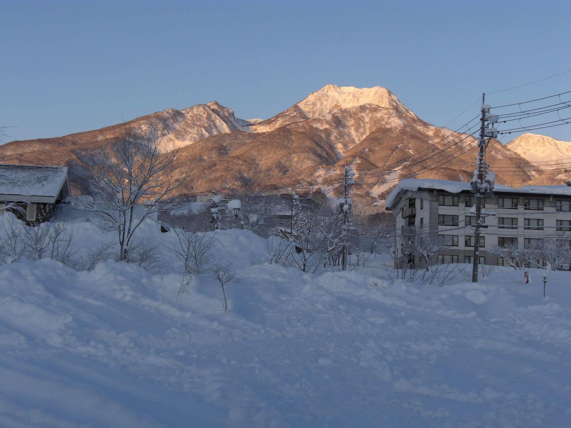 Akakura Yours Inn Myoko Exterior foto